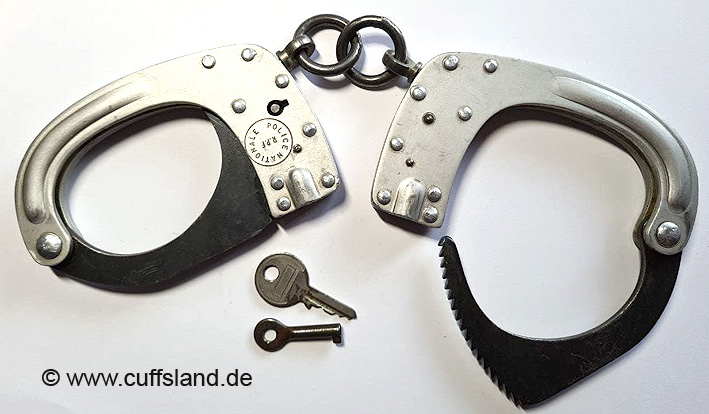 KarnevalsTeufel Handschellen mit Schlüssel Räuber Gendarm Kunststoff 125823113